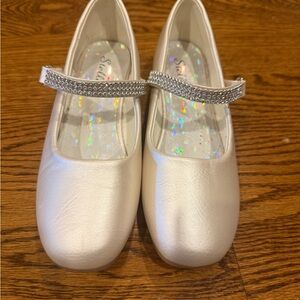 Elegant Ivory Kids Shoes with Rhinestone Strap
